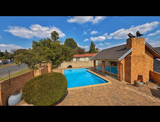 6 BEDROOM HOUSE FOR SALE IN NORKEM PARK